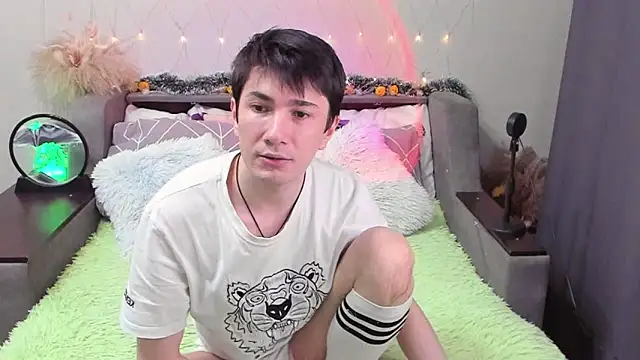 Snapshot of Yumi_steve chatting on 11.08.25 Yumi steve online show from 11.08.25