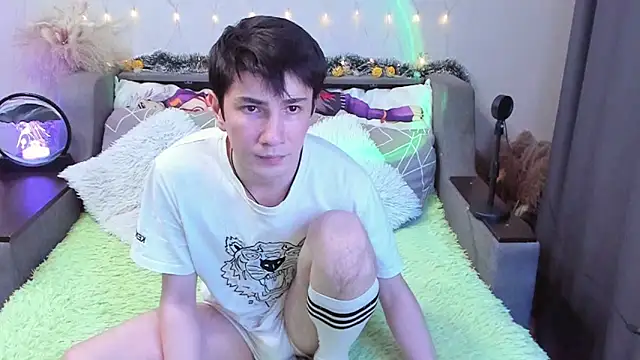 Snapshot of Yumi_steve chatting on 11.14.25 Yumi steve online show from 11.14.25