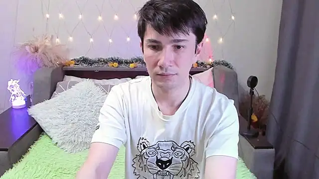 Snapshot of Yumi_steve chatting on 11.28.25 Yumi steve online show from 11.28.25