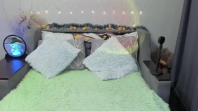 Snapshot of Yumi_steve chatting on 12.15.25 Yumi steve online show from 12.15.25