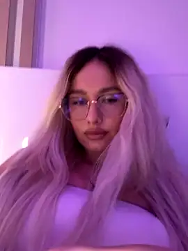 mollyxxx online show from 10.28.25