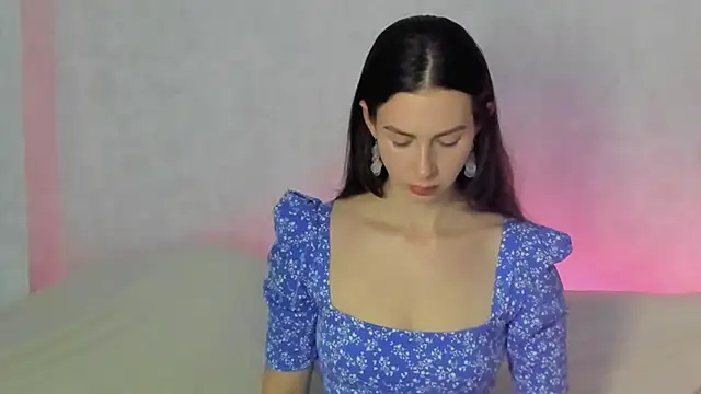 Teresa Hardly online show from 11.13.25