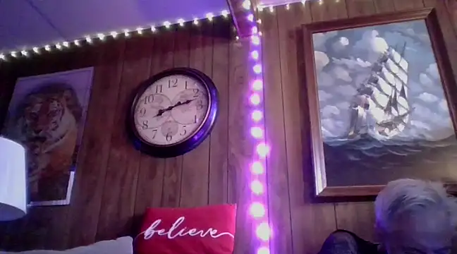 Snapshot of Makowboy chatting on 12.12.24 Makowboy online show from 12.12.24