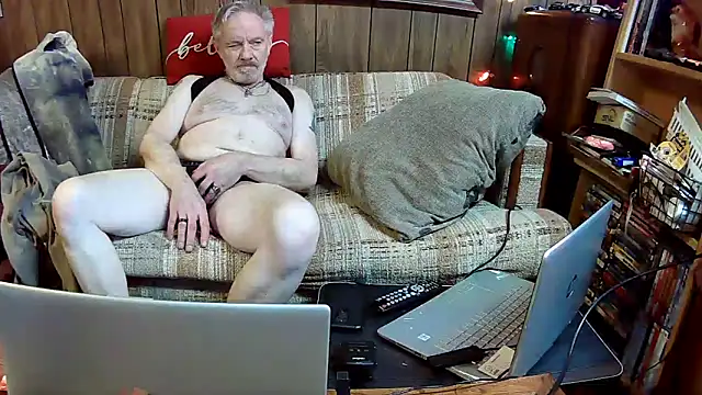 Snapshot of Makowboy chatting on 12.20.24 Makowboy online show from 12.20.24