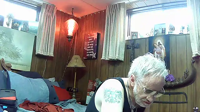 Snapshot of Makowboy chatting on 02.03.25 Makowboy online show from 02.03.25