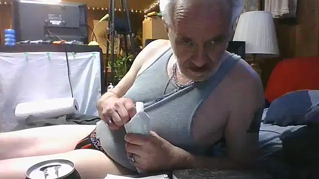 Snapshot of Makowboy chatting on 09.18.25 Makowboy online show from 09.18.25