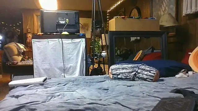 Snapshot of Makowboy chatting on 09.30.25 Makowboy online show from 09.30.25