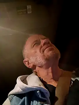 Snapshot of Makowboy chatting on 10.23.25 Makowboy online show from 10.23.25