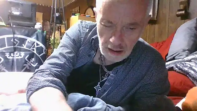 Snapshot of Makowboy chatting on 11.08.25 Makowboy online show from 11.08.25