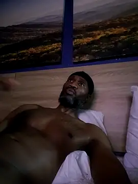 Snapshot of BEATKING22 chatting on 12.05.25 BEATKING22 online show from 12.05.25