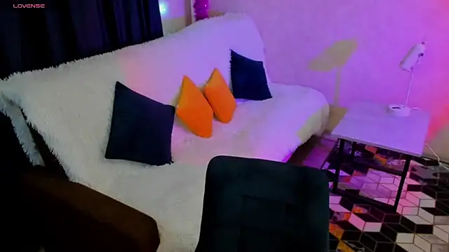 CurlySteph online show from 03.20.25