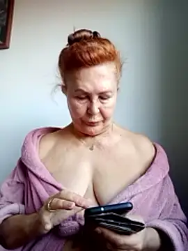 Hottie-Mom online show from 10.31.25