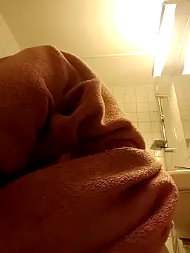 Hottie-Mom online show from 12.18.25