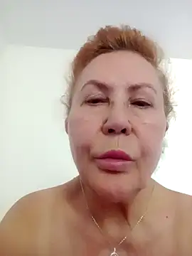 Snapshot of Hottie-Mom chatting on 06.26.26 Hottie-Mom online show from 06.26.26