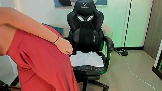 SaraParker  online show from 03.16.26