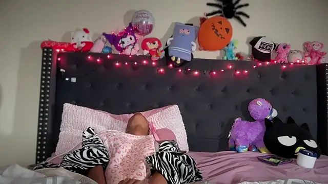 Cum2Charm online show from 10.31.25