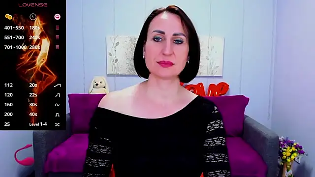 Nia Smithh online show from 02.21.25