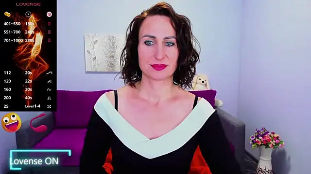 Nia Smithh online show from 10.10.25