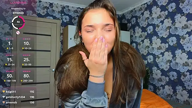  momiji  online show from 12.14.24