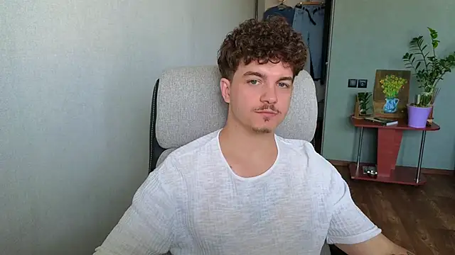 Snapshot of Remy_Miles chatting on 07.21.26 Remy Miles online show from 07.21.26