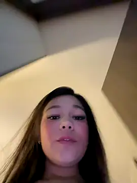 Alyshanon18 online show from 01.08.26