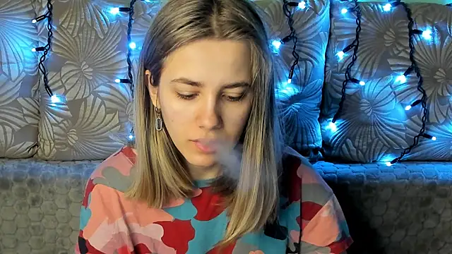 MaggieCake online show from 03.11.25