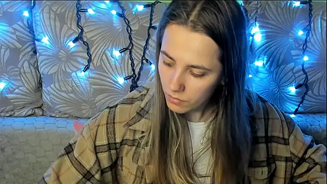 MaggieCake online show from 04.12.26