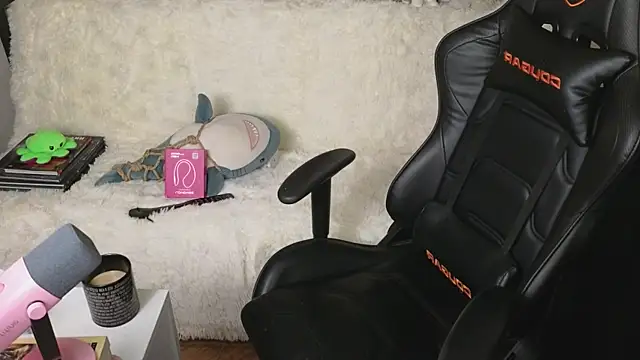 Ginger Stay online show from 11.15.25