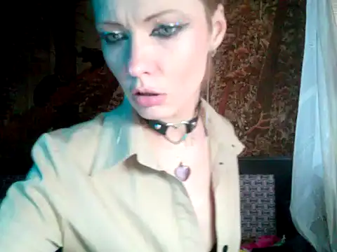 Snapshot of WildMissNiks chatting on 01.21.25 WildMissNiks online show from 01.21.25