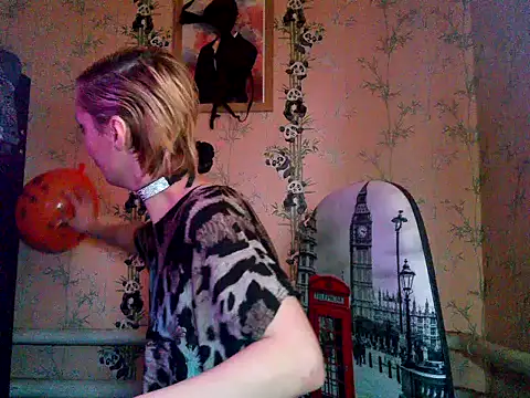 WildMissNiks online show from 10.29.25