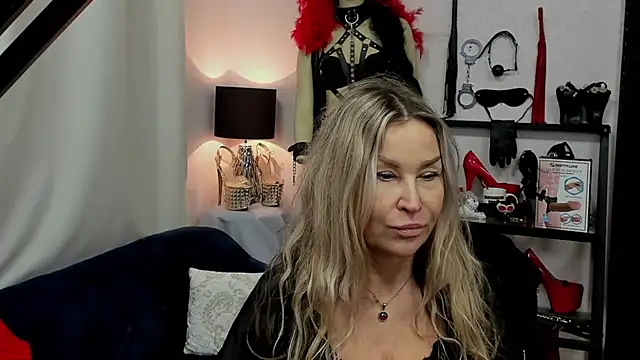 crystaLUX online show from 01.02.25