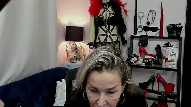 crystaLUX online show from 01.05.25