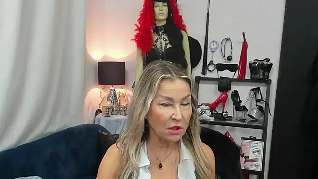 crystaLUX online show from 10.30.25