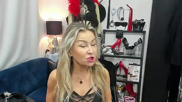 crystaLUX online show from 11.04.25