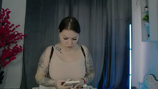 Raven Luna online show from 12.12.24