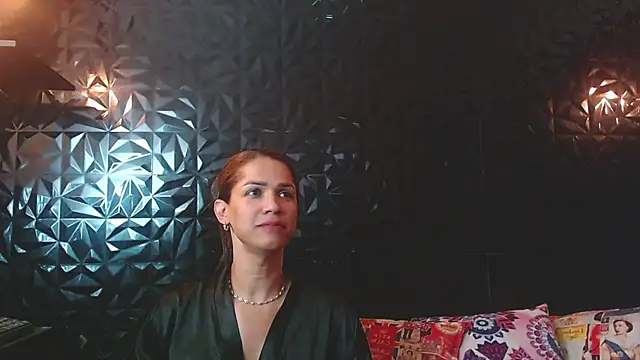 PINK  LOLA1 online show from 11.22.25