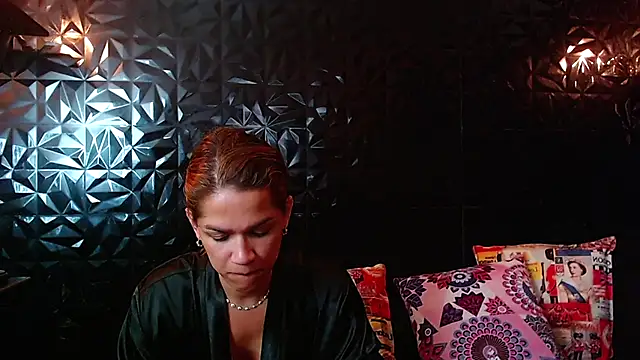 PINK  LOLA1 online show from 11.29.25