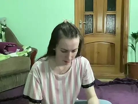 Snapshot of AngelTough20 chatting on 10.03.25 AngelTough20 online show from 10.03.25