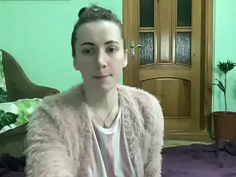 Snapshot of AngelTough20 chatting on 11.04.25 AngelTough20 online show from 11.04.25