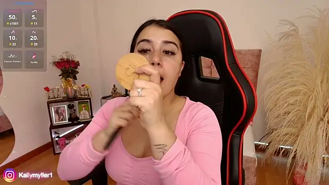 Snapshot of KallyMyller1 chatting on 12.05.24 KallyMyller1 online show from 12.05.24