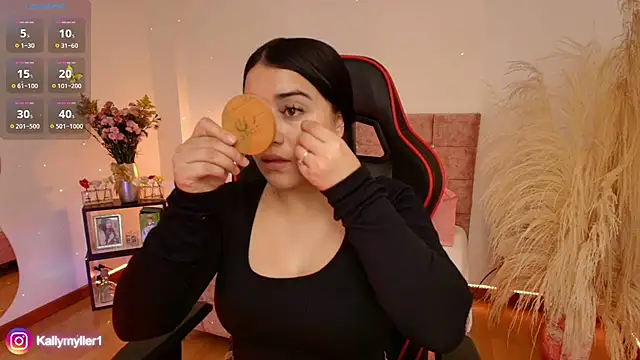 Snapshot of KallyMyller1 chatting on 12.14.24 KallyMyller1 online show from 12.14.24