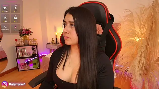 Snapshot of KallyMyller1 chatting on 01.08.25 KallyMyller1 online show from 01.08.25