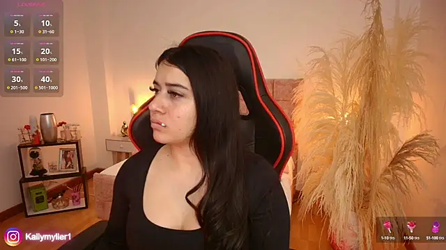 Snapshot of KallyMyller1 chatting on 02.05.25 KallyMyller1 online show from 02.05.25