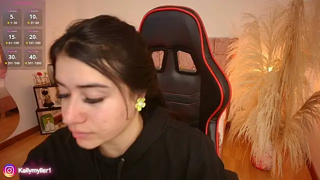 Snapshot of KallyMyller1 chatting on 02.07.25 KallyMyller1 online show from 02.07.25