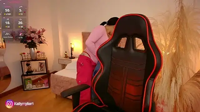 Snapshot of KallyMyller1 chatting on 02.20.25 KallyMyller1 online show from 02.20.25