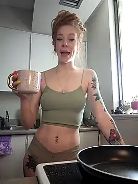 LucidLucy online show from 02.04.25