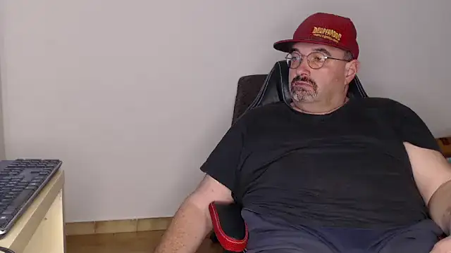 Snapshot of fraboys chatting on 02.17.25 fraboys online show from 02.17.25