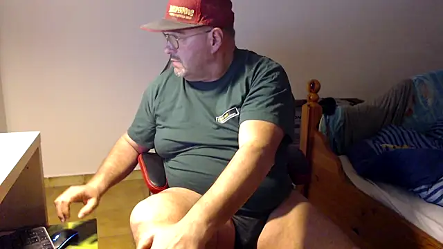 Snapshot of fraboys chatting on 03.03.26 fraboys online show from 03.03.26