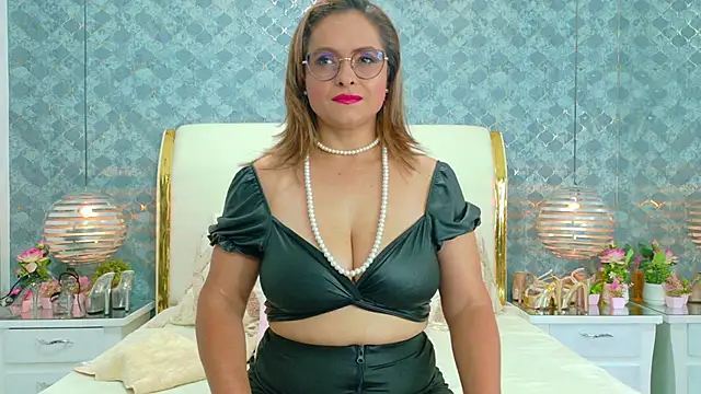 MarilynVega1 online show from 10.24.25