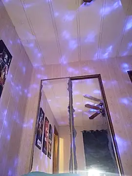 Snapshot of LouisianaBoobs chatting on 09.26.25 LouisianaBoobs online show from 09.26.25